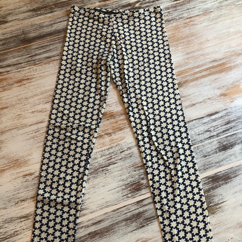 Gymboree size 10 girls floral leggings. NWOT.
